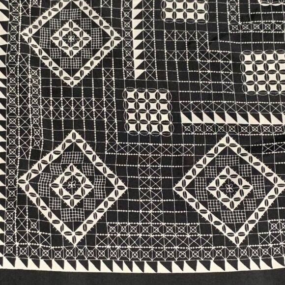BCBG MaxAzira 'Ayanna' Geometric Print Boho Scarf Blouse Black/White size XS - Picture 8 of 10
